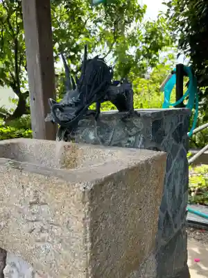 谷崎天神社の{uncategorized: "未分類", other: "その他", undefined: "問題あり", building: "その他建物", grave: "お墓", sacred_gate: "鳥居", guardian: "狛犬", statue: "像", buddha: "仏像", history: "歴史", nature: "自然", garden: "庭園", animal: "動物", pagoda: "塔", temizu: "手水舎", mountain_gate: "山門・神門", sanctuary: "本殿・本堂", subordinate: "末社・摂社", art: "芸術", scenery: "景色", jizo: "地蔵", ema: "絵馬", goshuin: "御朱印", omikuji: "おみくじ", items: "授与品その他", amulet: "お守り", goshuincho: "御朱印帳", eats: "食事", festival: "お祭り", votive_dance: "神楽", shichigosan: "七五三参", wedding: "結婚式", experience: "体験その他", initially: "初詣", around: "周辺", anti_infection: "感染症対策"}