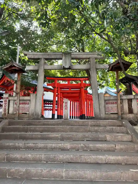 豊栄稲荷神社の{uncategorized: "未分類", other: "その他", undefined: "問題あり", building: "その他建物", grave: "お墓", sacred_gate: "鳥居", guardian: "狛犬", statue: "像", buddha: "仏像", history: "歴史", nature: "自然", garden: "庭園", animal: "動物", pagoda: "塔", temizu: "手水舎", mountain_gate: "山門・神門", sanctuary: "本殿・本堂", subordinate: "末社・摂社", art: "芸術", scenery: "景色", jizo: "地蔵", ema: "絵馬", goshuin: "御朱印", omikuji: "おみくじ", items: "授与品その他", amulet: "お守り", goshuincho: "御朱印帳", eats: "食事", festival: "お祭り", votive_dance: "神楽", shichigosan: "七五三参", wedding: "結婚式", experience: "体験その他", initially: "初詣", around: "周辺", anti_infection: "感染症対策"}