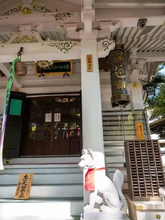 豊川稲荷東京別院の{uncategorized: "未分類", other: "その他", undefined: "問題あり", building: "その他建物", grave: "お墓", sacred_gate: "鳥居", guardian: "狛犬", statue: "像", buddha: "仏像", history: "歴史", nature: "自然", garden: "庭園", animal: "動物", pagoda: "塔", temizu: "手水舎", mountain_gate: "山門・神門", sanctuary: "本殿・本堂", subordinate: "末社・摂社", art: "芸術", scenery: "景色", jizo: "地蔵", ema: "絵馬", goshuin: "御朱印", omikuji: "おみくじ", items: "授与品その他", amulet: "お守り", goshuincho: "御朱印帳", eats: "食事", festival: "お祭り", votive_dance: "神楽", shichigosan: "七五三参", wedding: "結婚式", experience: "体験その他", initially: "初詣", around: "周辺", anti_infection: "感染症対策"}