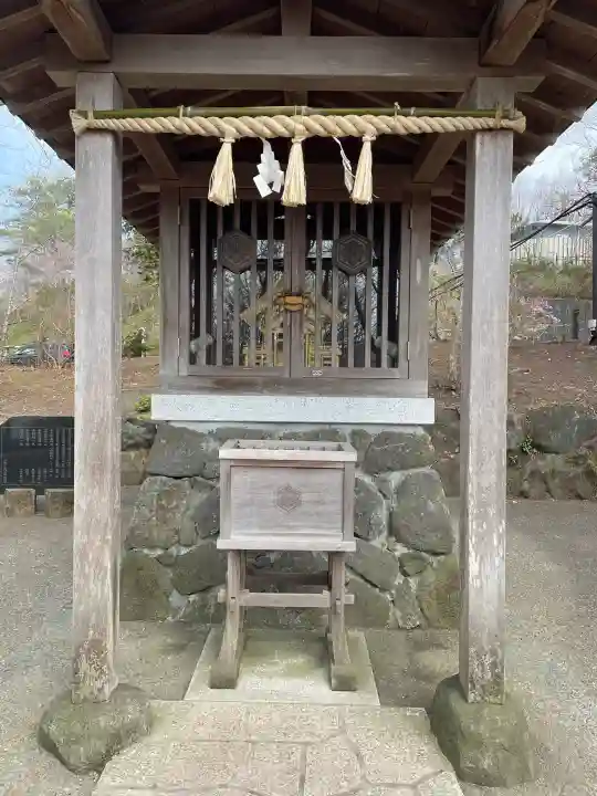 常陸国出雲大社の{uncategorized: "未分類", other: "その他", undefined: "問題あり", building: "その他建物", grave: "お墓", sacred_gate: "鳥居", guardian: "狛犬", statue: "像", buddha: "仏像", history: "歴史", nature: "自然", garden: "庭園", animal: "動物", pagoda: "塔", temizu: "手水舎", mountain_gate: "山門・神門", sanctuary: "本殿・本堂", subordinate: "末社・摂社", art: "芸術", scenery: "景色", jizo: "地蔵", ema: "絵馬", goshuin: "御朱印", omikuji: "おみくじ", items: "授与品その他", amulet: "お守り", goshuincho: "御朱印帳", eats: "食事", festival: "お祭り", votive_dance: "神楽", shichigosan: "七五三参", wedding: "結婚式", experience: "体験その他", initially: "初詣", around: "周辺", anti_infection: "感染症対策"}