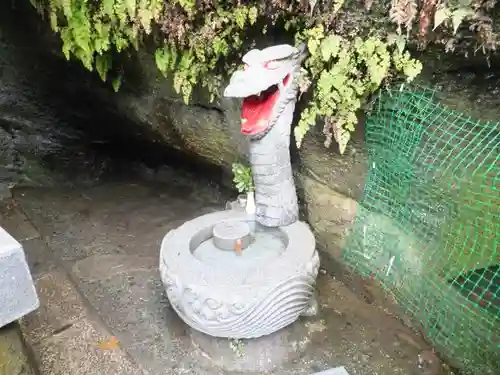 銭洗弁財天宇賀福神社の狛犬