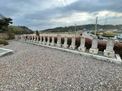 大師寺の{uncategorized: "未分類", other: "その他", undefined: "問題あり", building: "その他建物", grave: "お墓", sacred_gate: "鳥居", guardian: "狛犬", statue: "像", buddha: "仏像", history: "歴史", nature: "自然", garden: "庭園", animal: "動物", pagoda: "塔", temizu: "手水舎", mountain_gate: "山門・神門", sanctuary: "本殿・本堂", subordinate: "末社・摂社", art: "芸術", scenery: "景色", jizo: "地蔵", ema: "絵馬", goshuin: "御朱印", omikuji: "おみくじ", items: "授与品その他", amulet: "お守り", goshuincho: "御朱印帳", eats: "食事", festival: "お祭り", votive_dance: "神楽", shichigosan: "七五三参", wedding: "結婚式", experience: "体験その他", initially: "初詣", around: "周辺", anti_infection: "感染症対策"}