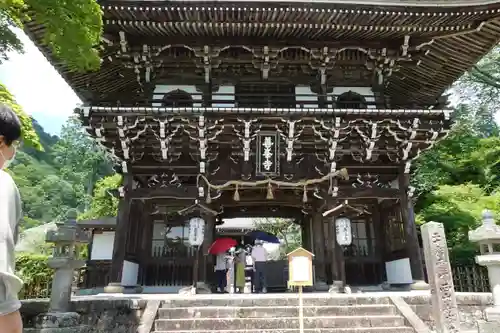 善峯寺の山門