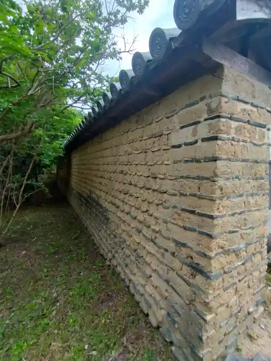 海龍王寺の{uncategorized: "未分類", other: "その他", undefined: "問題あり", building: "その他建物", grave: "お墓", sacred_gate: "鳥居", guardian: "狛犬", statue: "像", buddha: "仏像", history: "歴史", nature: "自然", garden: "庭園", animal: "動物", pagoda: "塔", temizu: "手水舎", mountain_gate: "山門・神門", sanctuary: "本殿・本堂", subordinate: "末社・摂社", art: "芸術", scenery: "景色", jizo: "地蔵", ema: "絵馬", goshuin: "御朱印", omikuji: "おみくじ", items: "授与品その他", amulet: "お守り", goshuincho: "御朱印帳", eats: "食事", festival: "お祭り", votive_dance: "神楽", shichigosan: "七五三参", wedding: "結婚式", experience: "体験その他", initially: "初詣", around: "周辺", anti_infection: "感染症対策"}