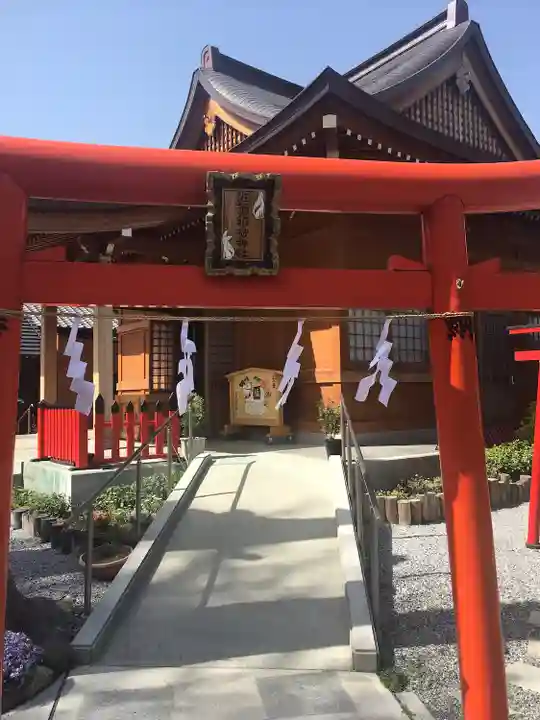 於菊稲荷神社の鳥居