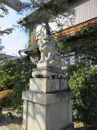 西院春日神社の狛犬