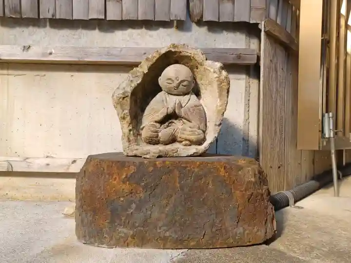 無量寺の{uncategorized: "未分類", other: "その他", undefined: "問題あり", building: "その他建物", grave: "お墓", sacred_gate: "鳥居", guardian: "狛犬", statue: "像", buddha: "仏像", history: "歴史", nature: "自然", garden: "庭園", animal: "動物", pagoda: "塔", temizu: "手水舎", mountain_gate: "山門・神門", sanctuary: "本殿・本堂", subordinate: "末社・摂社", art: "芸術", scenery: "景色", jizo: "地蔵", ema: "絵馬", goshuin: "御朱印", omikuji: "おみくじ", items: "授与品その他", amulet: "お守り", goshuincho: "御朱印帳", eats: "食事", festival: "お祭り", votive_dance: "神楽", shichigosan: "七五三参", wedding: "結婚式", experience: "体験その他", initially: "初詣", around: "周辺", anti_infection: "感染症対策"}
