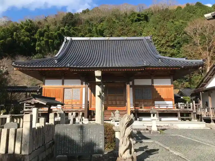 化生寺の本殿・本堂
