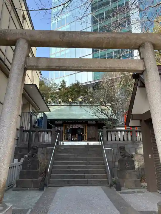 六本木天祖神社の{uncategorized: "未分類", other: "その他", undefined: "問題あり", building: "その他建物", grave: "お墓", sacred_gate: "鳥居", guardian: "狛犬", statue: "像", buddha: "仏像", history: "歴史", nature: "自然", garden: "庭園", animal: "動物", pagoda: "塔", temizu: "手水舎", mountain_gate: "山門・神門", sanctuary: "本殿・本堂", subordinate: "末社・摂社", art: "芸術", scenery: "景色", jizo: "地蔵", ema: "絵馬", goshuin: "御朱印", omikuji: "おみくじ", items: "授与品その他", amulet: "お守り", goshuincho: "御朱印帳", eats: "食事", festival: "お祭り", votive_dance: "神楽", shichigosan: "七五三参", wedding: "結婚式", experience: "体験その他", initially: "初詣", around: "周辺", anti_infection: "感染症対策"}