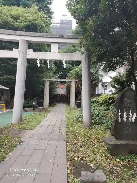 新橋鹽竃神社の鳥居