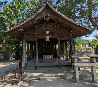 神明社の{uncategorized: "未分類", other: "その他", undefined: "問題あり", building: "その他建物", grave: "お墓", sacred_gate: "鳥居", guardian: "狛犬", statue: "像", buddha: "仏像", history: "歴史", nature: "自然", garden: "庭園", animal: "動物", pagoda: "塔", temizu: "手水舎", mountain_gate: "山門・神門", sanctuary: "本殿・本堂", subordinate: "末社・摂社", art: "芸術", scenery: "景色", jizo: "地蔵", ema: "絵馬", goshuin: "御朱印", omikuji: "おみくじ", items: "授与品その他", amulet: "お守り", goshuincho: "御朱印帳", eats: "食事", festival: "お祭り", votive_dance: "神楽", shichigosan: "七五三参", wedding: "結婚式", experience: "体験その他", initially: "初詣", around: "周辺", anti_infection: "感染症対策"}