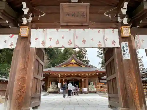 高麗神社の山門・神門