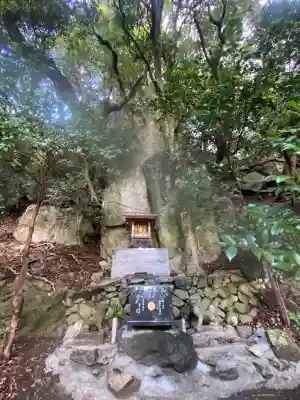 岩戸神社の{uncategorized: "未分類", other: "その他", undefined: "問題あり", building: "その他建物", grave: "お墓", sacred_gate: "鳥居", guardian: "狛犬", statue: "像", buddha: "仏像", history: "歴史", nature: "自然", garden: "庭園", animal: "動物", pagoda: "塔", temizu: "手水舎", mountain_gate: "山門・神門", sanctuary: "本殿・本堂", subordinate: "末社・摂社", art: "芸術", scenery: "景色", jizo: "地蔵", ema: "絵馬", goshuin: "御朱印", omikuji: "おみくじ", items: "授与品その他", amulet: "お守り", goshuincho: "御朱印帳", eats: "食事", festival: "お祭り", votive_dance: "神楽", shichigosan: "七五三参", wedding: "結婚式", experience: "体験その他", initially: "初詣", around: "周辺", anti_infection: "感染症対策"}