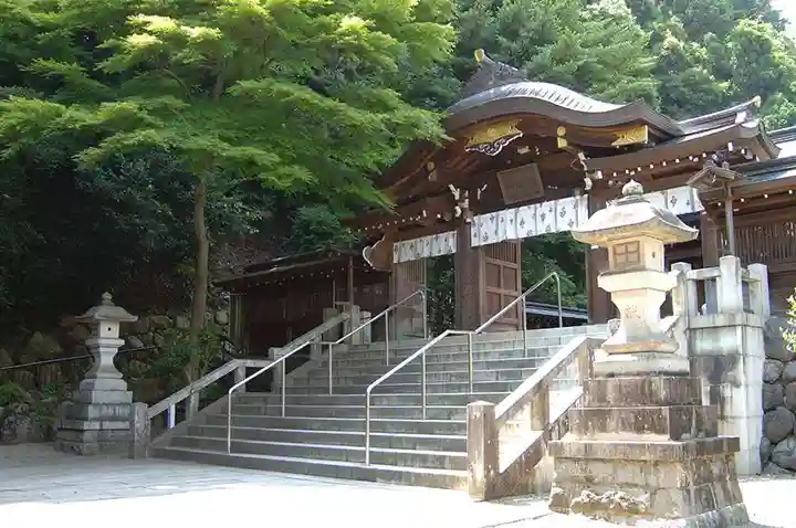 高麗神社の山門・神門