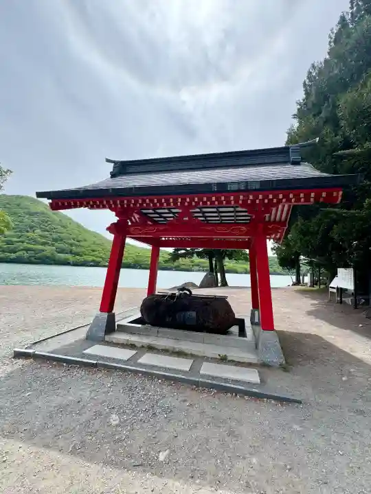 赤城神社の{uncategorized: "未分類", other: "その他", undefined: "問題あり", building: "その他建物", grave: "お墓", sacred_gate: "鳥居", guardian: "狛犬", statue: "像", buddha: "仏像", history: "歴史", nature: "自然", garden: "庭園", animal: "動物", pagoda: "塔", temizu: "手水舎", mountain_gate: "山門・神門", sanctuary: "本殿・本堂", subordinate: "末社・摂社", art: "芸術", scenery: "景色", jizo: "地蔵", ema: "絵馬", goshuin: "御朱印", omikuji: "おみくじ", items: "授与品その他", amulet: "お守り", goshuincho: "御朱印帳", eats: "食事", festival: "お祭り", votive_dance: "神楽", shichigosan: "七五三参", wedding: "結婚式", experience: "体験その他", initially: "初詣", around: "周辺", anti_infection: "感染症対策"}