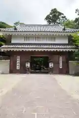 目の霊山　油山寺の山門