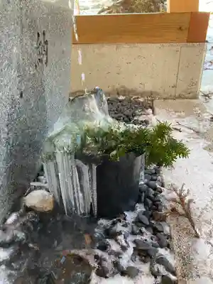 高司神社〜むすびの神の鎮まる社〜の手水舎