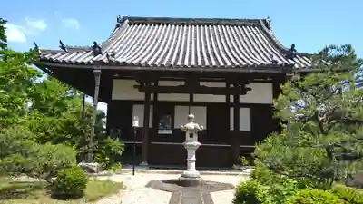 平隆寺の本殿・本堂