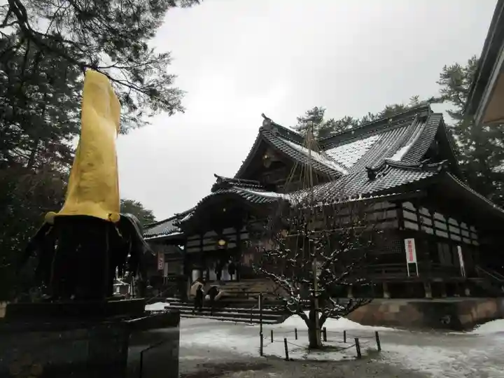 尾山神社の本殿・本堂