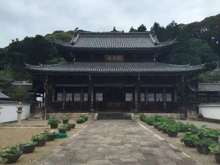 萬福寺の本殿・本堂