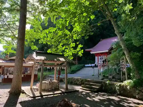 御座石神社の建物その他