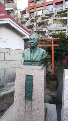 開運出世稲荷(延命院境内社)の像