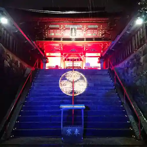 六所神社の山門