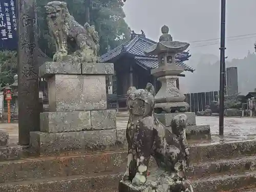 久井稲生神社の狛犬