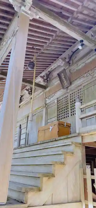 高根白山神社の本殿・本堂