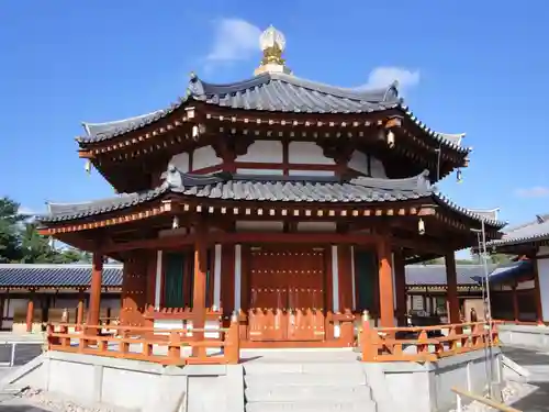 薬師寺の本殿・本堂