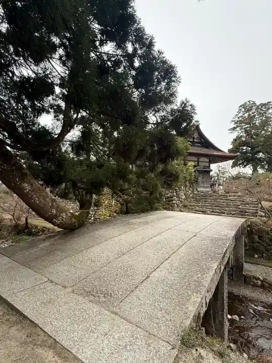 日吉大社の{uncategorized: "未分類", other: "その他", undefined: "問題あり", building: "その他建物", grave: "お墓", sacred_gate: "鳥居", guardian: "狛犬", statue: "像", buddha: "仏像", history: "歴史", nature: "自然", garden: "庭園", animal: "動物", pagoda: "塔", temizu: "手水舎", mountain_gate: "山門・神門", sanctuary: "本殿・本堂", subordinate: "末社・摂社", art: "芸術", scenery: "景色", jizo: "地蔵", ema: "絵馬", goshuin: "御朱印", omikuji: "おみくじ", items: "授与品その他", amulet: "お守り", goshuincho: "御朱印帳", eats: "食事", festival: "お祭り", votive_dance: "神楽", shichigosan: "七五三参", wedding: "結婚式", experience: "体験その他", initially: "初詣", around: "周辺", anti_infection: "感染症対策"}