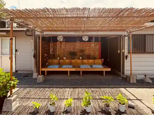 金ヶ作熊野神社の{uncategorized: "未分類", other: "その他", undefined: "問題あり", building: "その他建物", grave: "お墓", sacred_gate: "鳥居", guardian: "狛犬", statue: "像", buddha: "仏像", history: "歴史", nature: "自然", garden: "庭園", animal: "動物", pagoda: "塔", temizu: "手水舎", mountain_gate: "山門・神門", sanctuary: "本殿・本堂", subordinate: "末社・摂社", art: "芸術", scenery: "景色", jizo: "地蔵", ema: "絵馬", goshuin: "御朱印", omikuji: "おみくじ", items: "授与品その他", amulet: "お守り", goshuincho: "御朱印帳", eats: "食事", festival: "お祭り", votive_dance: "神楽", shichigosan: "七五三参", wedding: "結婚式", experience: "体験その他", initially: "初詣", around: "周辺", anti_infection: "感染症対策"}