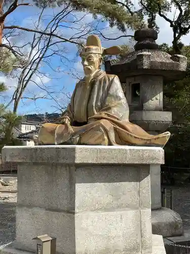 豊国神社の像