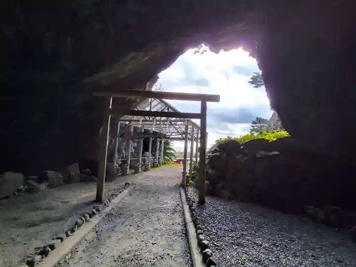 御厨人窟・神明窟(高知県)