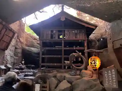 銭洗弁財天宇賀福神社の末社・摂社