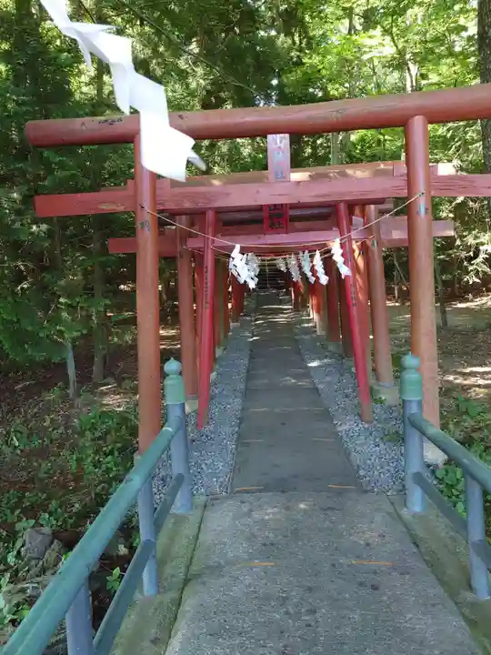 新屋山神社(山梨県)