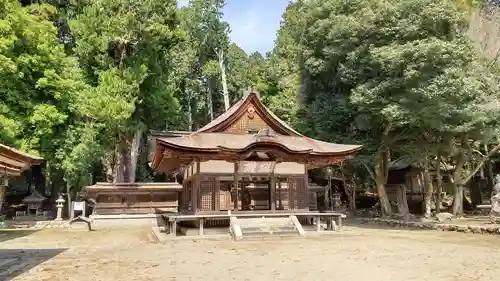 油日神社の本殿