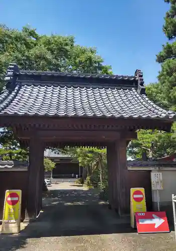 真善寺の山門