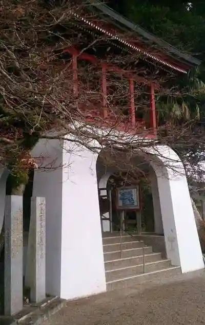 伊萬里神社の山門