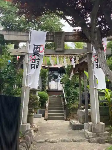 横浜御嶽神社の鳥居