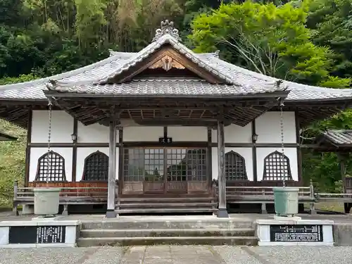 建滝寺の本殿・本堂