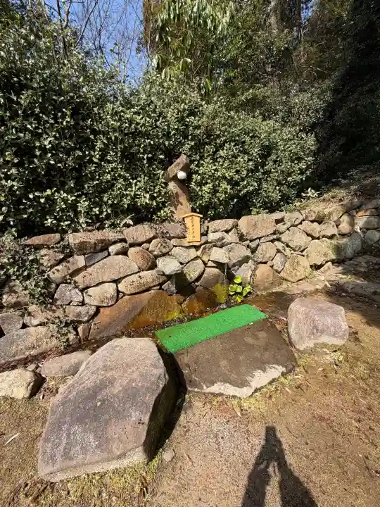 眞名井神社の{uncategorized: "未分類", other: "その他", undefined: "問題あり", building: "その他建物", grave: "お墓", sacred_gate: "鳥居", guardian: "狛犬", statue: "像", buddha: "仏像", history: "歴史", nature: "自然", garden: "庭園", animal: "動物", pagoda: "塔", temizu: "手水舎", mountain_gate: "山門・神門", sanctuary: "本殿・本堂", subordinate: "末社・摂社", art: "芸術", scenery: "景色", jizo: "地蔵", ema: "絵馬", goshuin: "御朱印", omikuji: "おみくじ", items: "授与品その他", amulet: "お守り", goshuincho: "御朱印帳", eats: "食事", festival: "お祭り", votive_dance: "神楽", shichigosan: "七五三参", wedding: "結婚式", experience: "体験その他", initially: "初詣", around: "周辺", anti_infection: "感染症対策"}