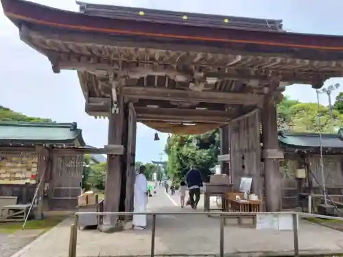 氣多大社の{uncategorized: "未分類", other: "その他", undefined: "問題あり", building: "その他建物", grave: "お墓", sacred_gate: "鳥居", guardian: "狛犬", statue: "像", buddha: "仏像", history: "歴史", nature: "自然", garden: "庭園", animal: "動物", pagoda: "塔", temizu: "手水舎", mountain_gate: "山門・神門", sanctuary: "本殿・本堂", subordinate: "末社・摂社", art: "芸術", scenery: "景色", jizo: "地蔵", ema: "絵馬", goshuin: "御朱印", omikuji: "おみくじ", items: "授与品その他", amulet: "お守り", goshuincho: "御朱印帳", eats: "食事", festival: "お祭り", votive_dance: "神楽", shichigosan: "七五三参", wedding: "結婚式", experience: "体験その他", initially: "初詣", around: "周辺", anti_infection: "感染症対策"}