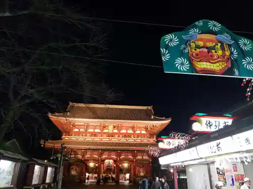 浅草寺の山門・神門