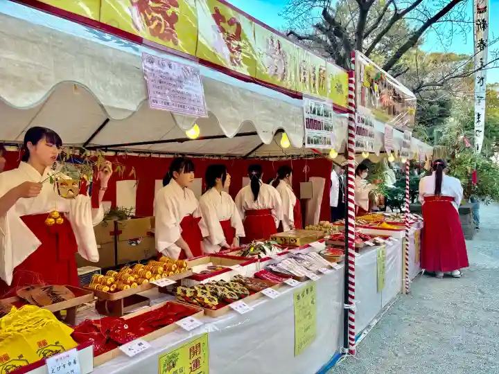 平塚三嶋神社の{uncategorized: "未分類", other: "その他", undefined: "問題あり", building: "その他建物", grave: "お墓", sacred_gate: "鳥居", guardian: "狛犬", statue: "像", buddha: "仏像", history: "歴史", nature: "自然", garden: "庭園", animal: "動物", pagoda: "塔", temizu: "手水舎", mountain_gate: "山門・神門", sanctuary: "本殿・本堂", subordinate: "末社・摂社", art: "芸術", scenery: "景色", jizo: "地蔵", ema: "絵馬", goshuin: "御朱印", omikuji: "おみくじ", items: "授与品その他", amulet: "お守り", goshuincho: "御朱印帳", eats: "食事", festival: "お祭り", votive_dance: "神楽", shichigosan: "七五三参", wedding: "結婚式", experience: "体験その他", initially: "初詣", around: "周辺", anti_infection: "感染症対策"}
