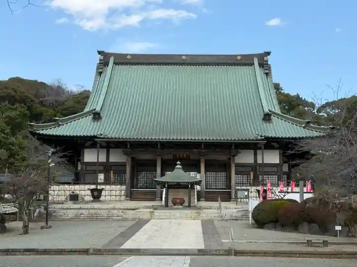 時宗総本山 遊行寺(正式:清浄光寺)の{uncategorized: "未分類", other: "その他", undefined: "問題あり", building: "その他建物", grave: "お墓", sacred_gate: "鳥居", guardian: "狛犬", statue: "像", buddha: "仏像", history: "歴史", nature: "自然", garden: "庭園", animal: "動物", pagoda: "塔", temizu: "手水舎", mountain_gate: "山門・神門", sanctuary: "本殿・本堂", subordinate: "末社・摂社", art: "芸術", scenery: "景色", jizo: "地蔵", ema: "絵馬", goshuin: "御朱印", omikuji: "おみくじ", items: "授与品その他", amulet: "お守り", goshuincho: "御朱印帳", eats: "食事", festival: "お祭り", votive_dance: "神楽", shichigosan: "七五三参", wedding: "結婚式", experience: "体験その他", initially: "初詣", around: "周辺", anti_infection: "感染症対策"}