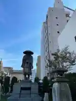 築地本願寺(本願寺築地別院)の像