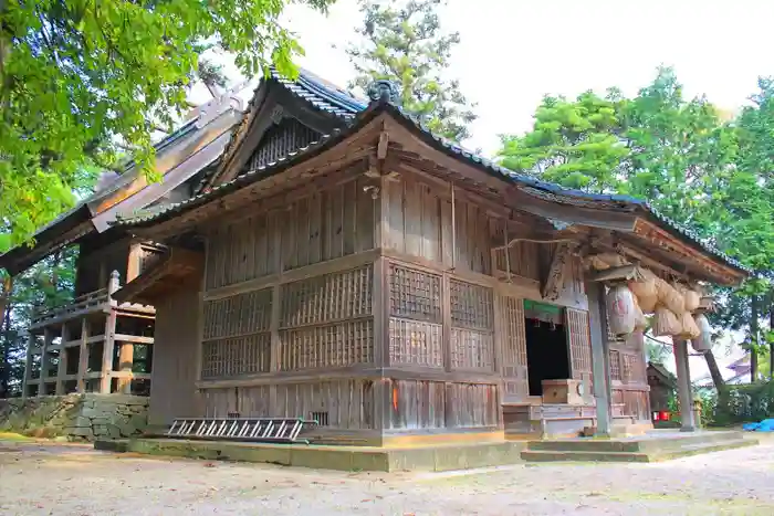 六所神社の本殿