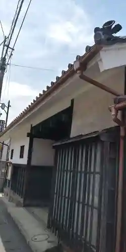 大養寺の山門