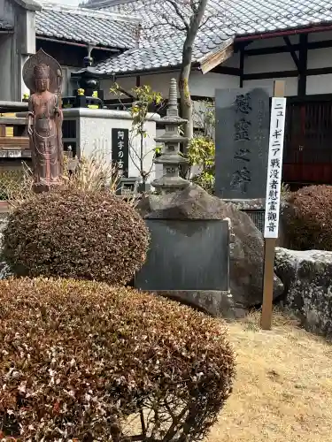 兎川霊端寺（兎川寺）の{uncategorized: "未分類", other: "その他", undefined: "問題あり", building: "その他建物", grave: "お墓", sacred_gate: "鳥居", guardian: "狛犬", statue: "像", buddha: "仏像", history: "歴史", nature: "自然", garden: "庭園", animal: "動物", pagoda: "塔", temizu: "手水舎", mountain_gate: "山門・神門", sanctuary: "本殿・本堂", subordinate: "末社・摂社", art: "芸術", scenery: "景色", jizo: "地蔵", ema: "絵馬", goshuin: "御朱印", omikuji: "おみくじ", items: "授与品その他", amulet: "お守り", goshuincho: "御朱印帳", eats: "食事", festival: "お祭り", votive_dance: "神楽", shichigosan: "七五三参", wedding: "結婚式", experience: "体験その他", initially: "初詣", around: "周辺", anti_infection: "感染症対策"}